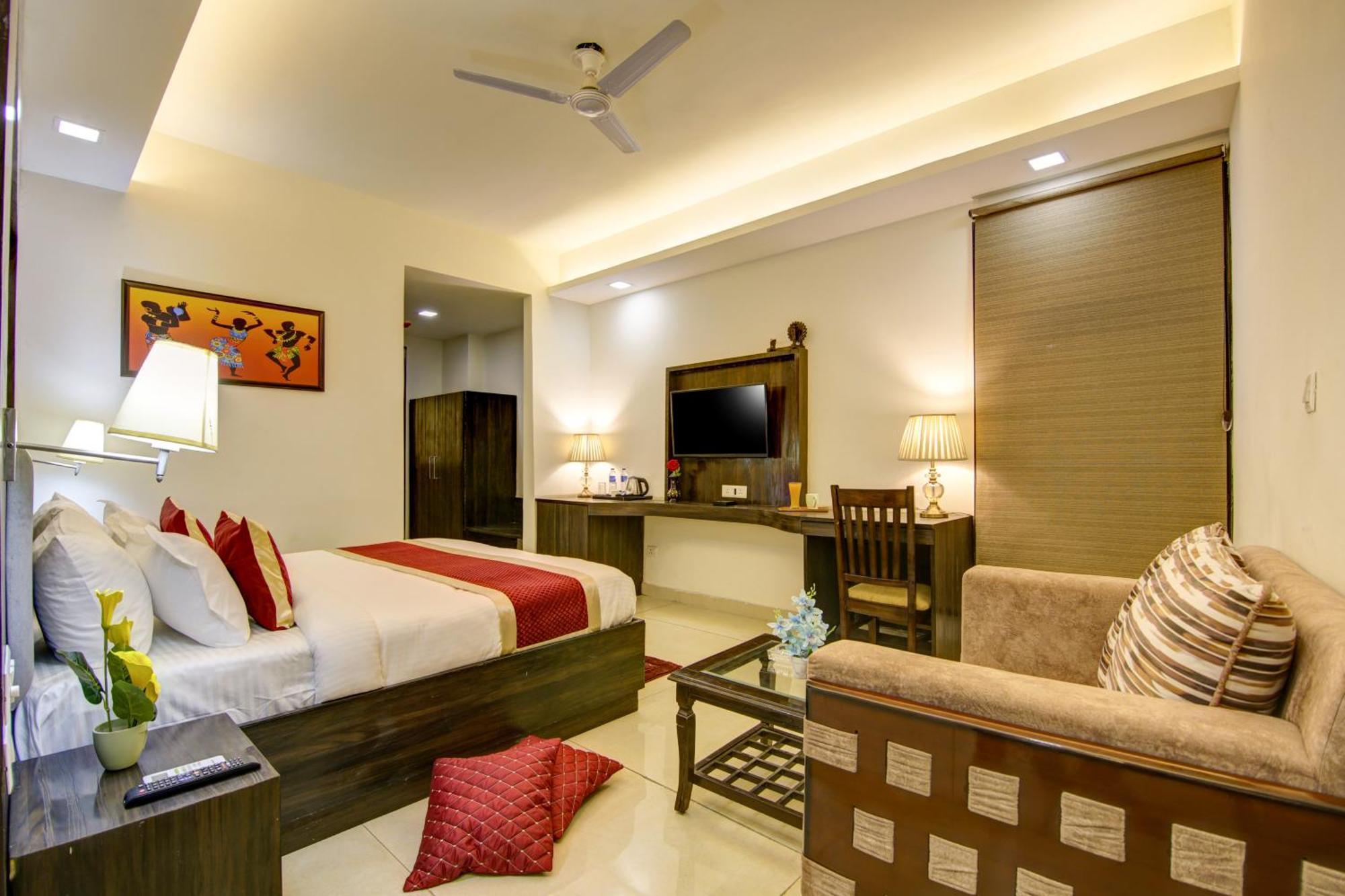 Tri Star Delhi Airport Hotel 4*