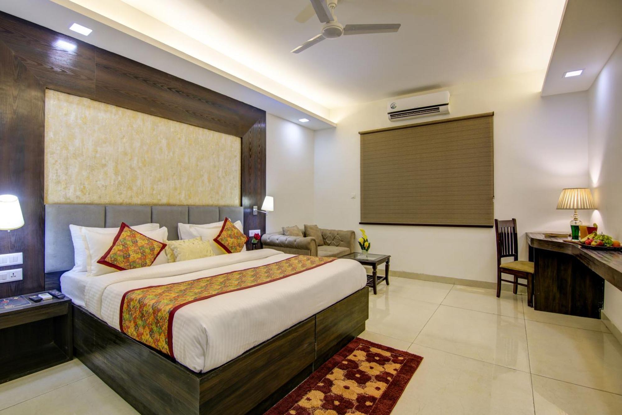 Tri Star Delhi Airport Hotel 4*